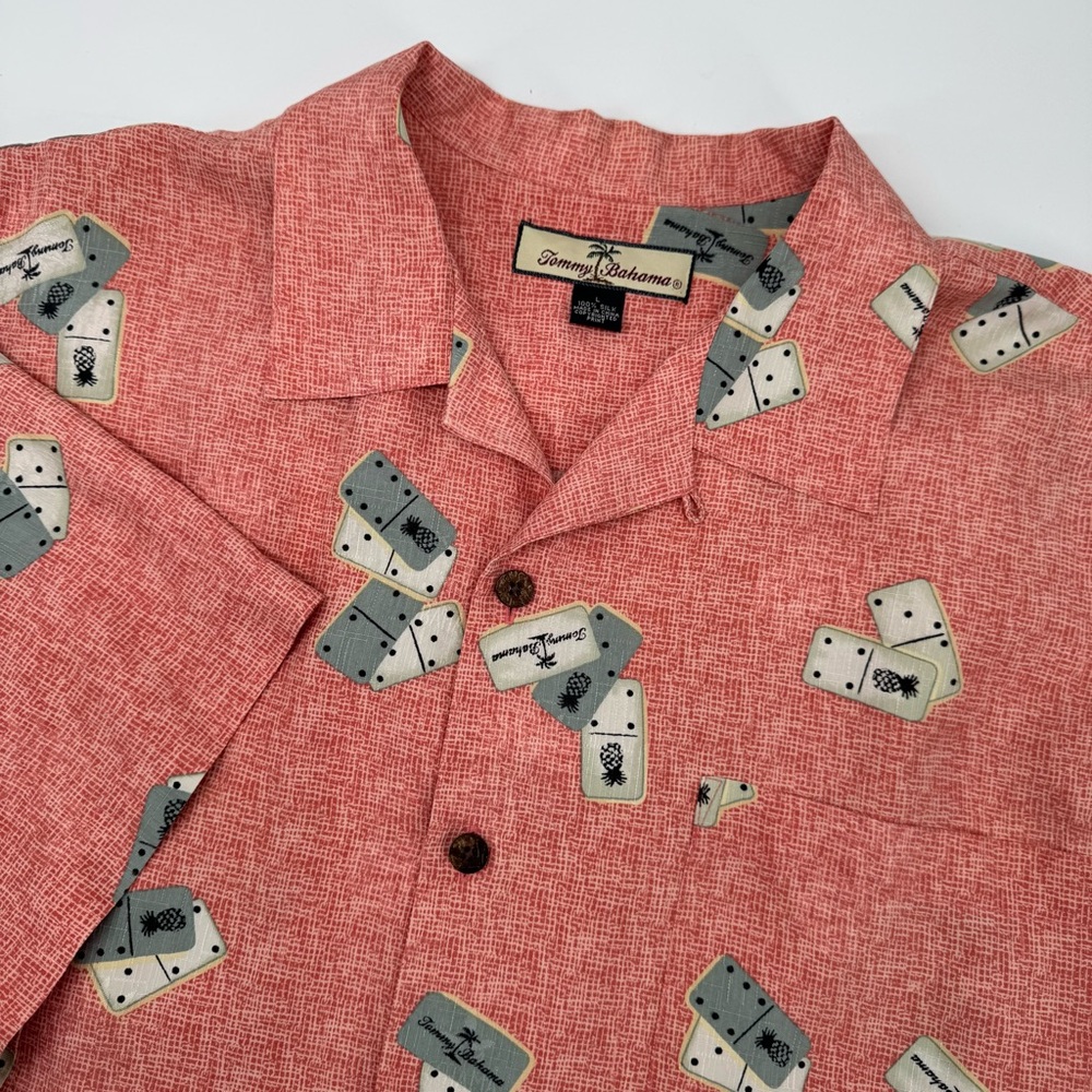 Tommy Bahama Men's Large‎ 100% Silk Coral Domino Print Short Sleeve Hawaiian